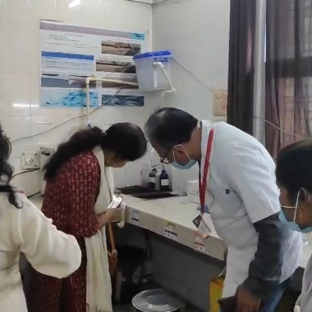 भांडेर CHC में कायाकल्प टीम का निरीक्षण:व्यवस्थाओं पर संतोष जताया, ऑक्सीजन थेरेपी की ट्रेनिंग भी दी