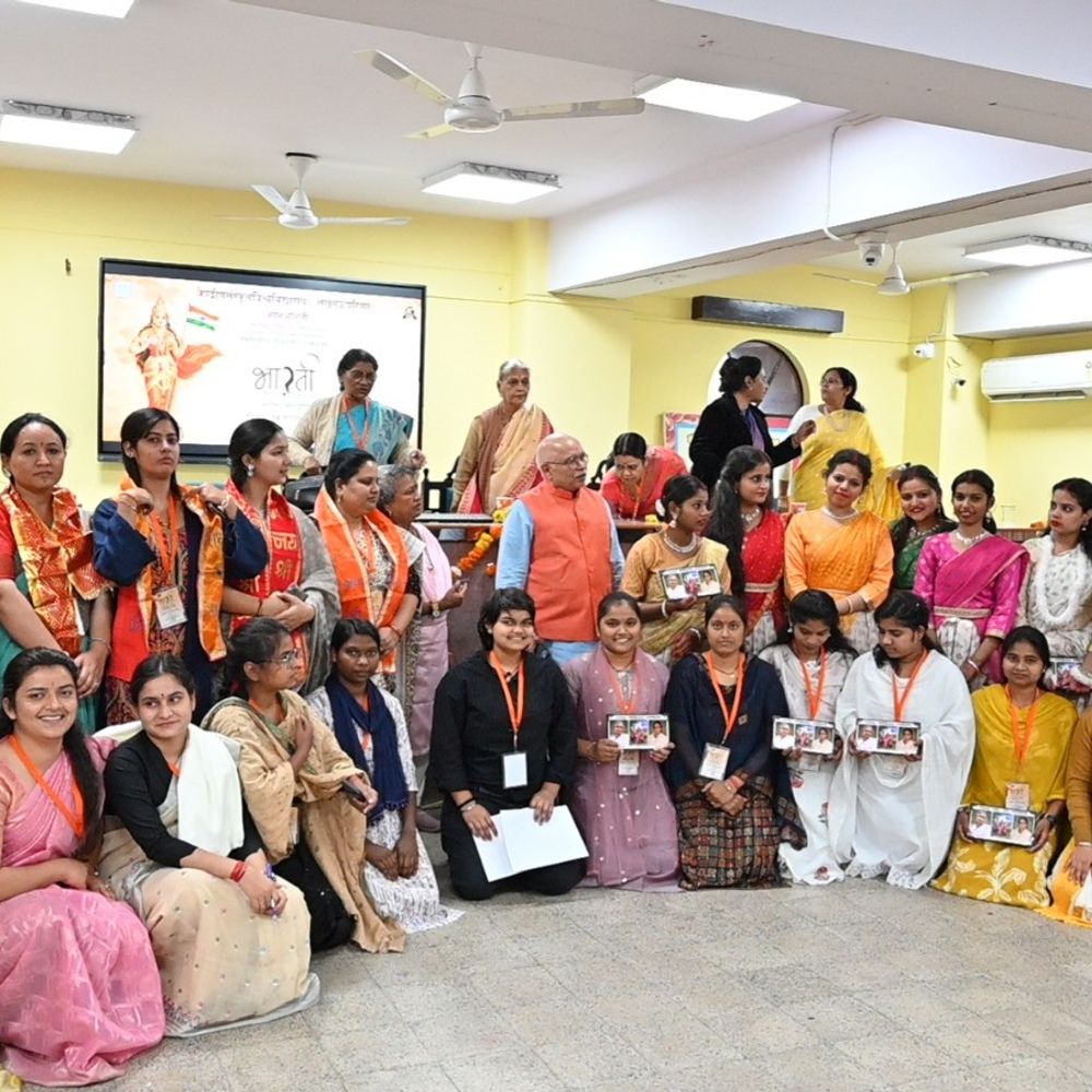 लखनऊ में ‘नारी से नारायणी’ पर राज्य स्तरीय सम्मेलन:राष्ट्र निर्माण में नारी की भूमिका पर चर्चा, नारी शक्ति का प्रतीक