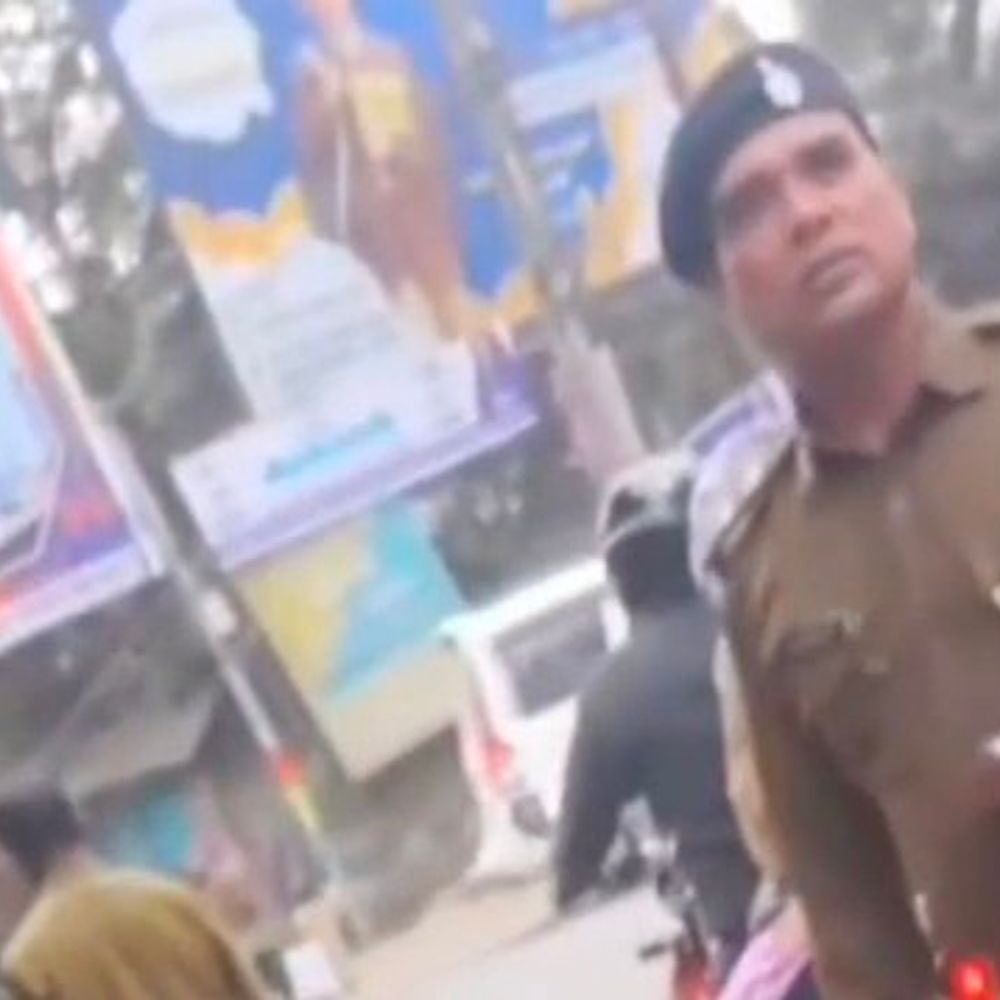 कटिहार में ट्रैफिक पुलिस की अवैध वसूली का VIDEO:एक पुलिस पदाधिकारी और गृह रक्षक पर FIR दर्ज