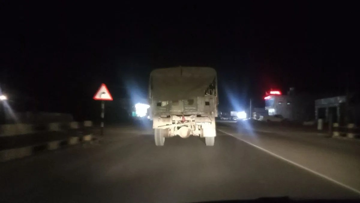 अंधेरी रात में खतरनाक राह..जैसलमेर- पोकरण मार्ग पर डर के साथ सफर