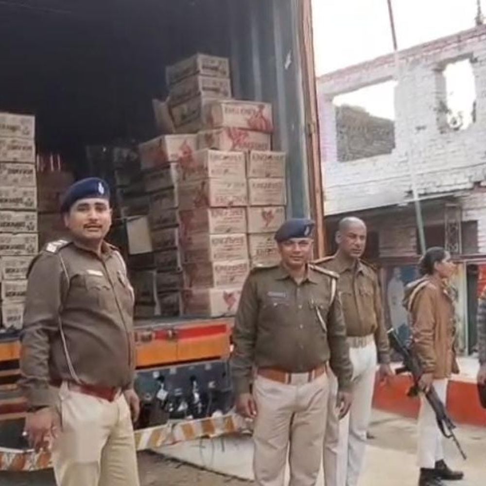 मुजफ्फरपुर में 4 हजार लीटर विदेशी शराब बरामद:पुलिस ने 4 गाड़ी को किया जब्त, पटना से मिली सूचना पर एक्शन