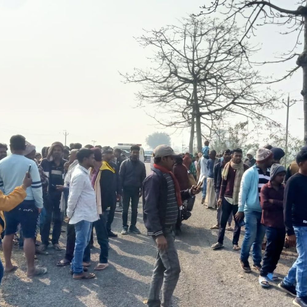 सुपौल में नहर किनारे युवक का शव मिला:भोज से लौटते वक्त लापता हुआ था, परिजनों ने जताई हत्या की आशंका