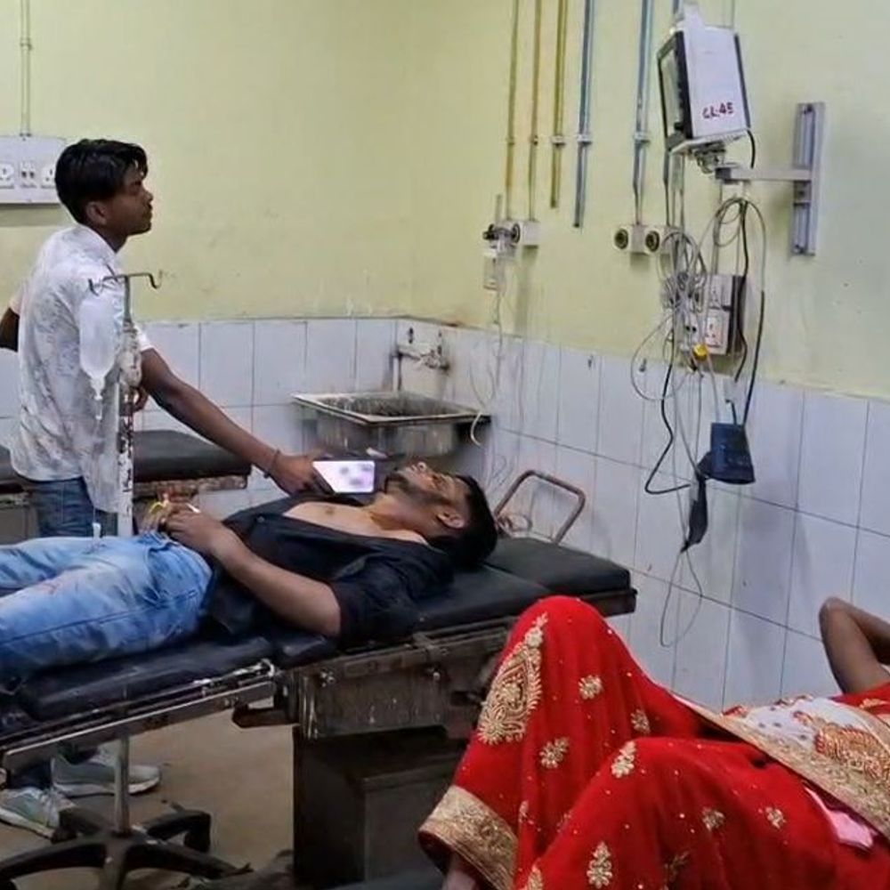 निरसा में ऑटो-बाइक की टक्कर, 6 लोग घायल:ऑटो सवार 10 लोग राजगंज से चिरकुंडा पूजा करने जा रहे थे, घायल SNMMCH में भर्ती