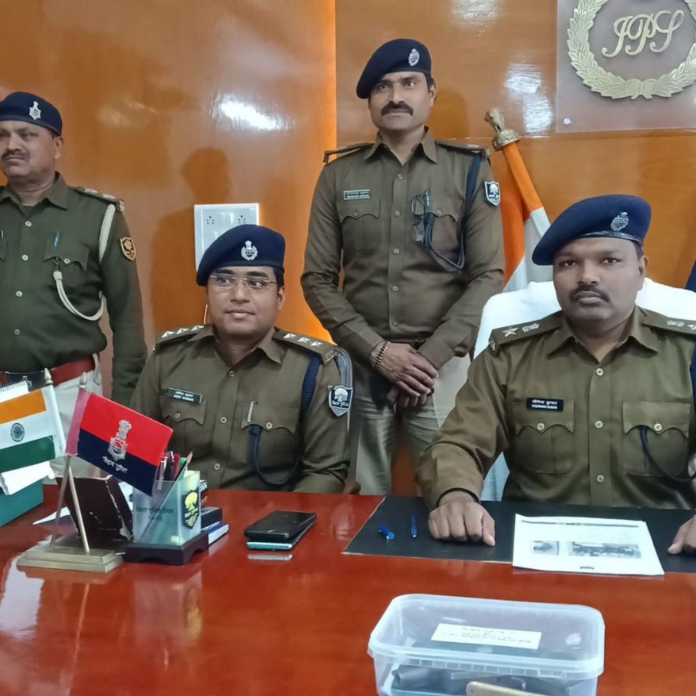 बिस्फी पुलिस ने चार बाइक चोरों को किया अरेस्ट:हथियार- जिंदा कारतूस और चाकू बरामद, डकैती की योजना विफल