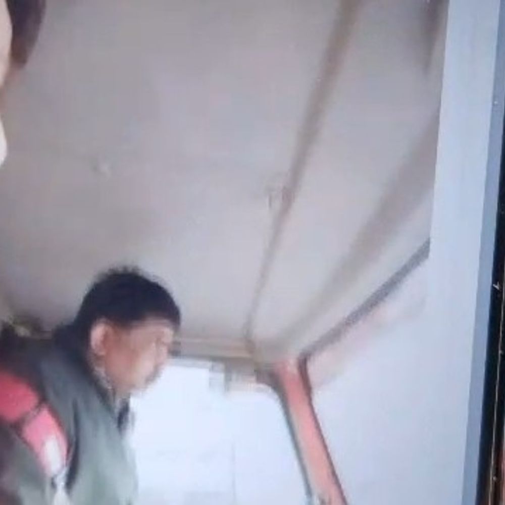 नरकटियागंज में पुलिसकर्मी पर शराब छोड़ने की डील का आरोप:वीडियो आया सामने, एसपी ने कहा- ड्राइवर से पूछताछ की जा रही