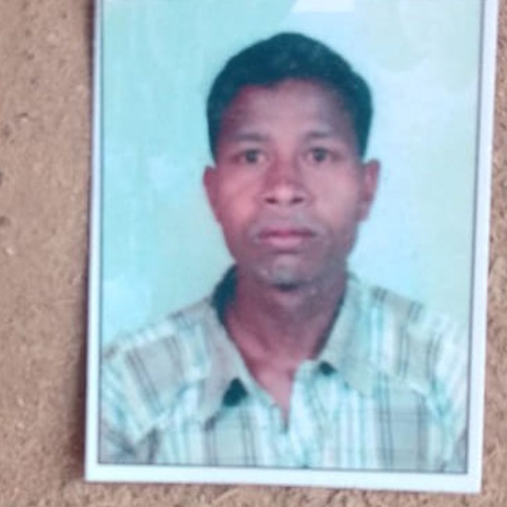 गुमला में किसान ने फांसी लगाकर की आत्महत्या:रात में कमरे से नहीं निकला, दरवाजा तोड़ने पर खुला राज