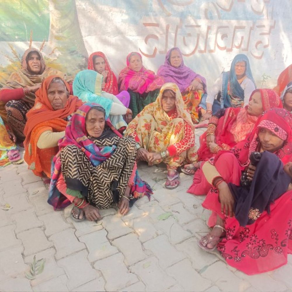 शाहजहांपुर में अज्ञात वाहन की टक्कर, बाइक सवार की मौत:पत्नी घायल; बहन की ननद की शादी में जा रहे थे पति-पत्नी