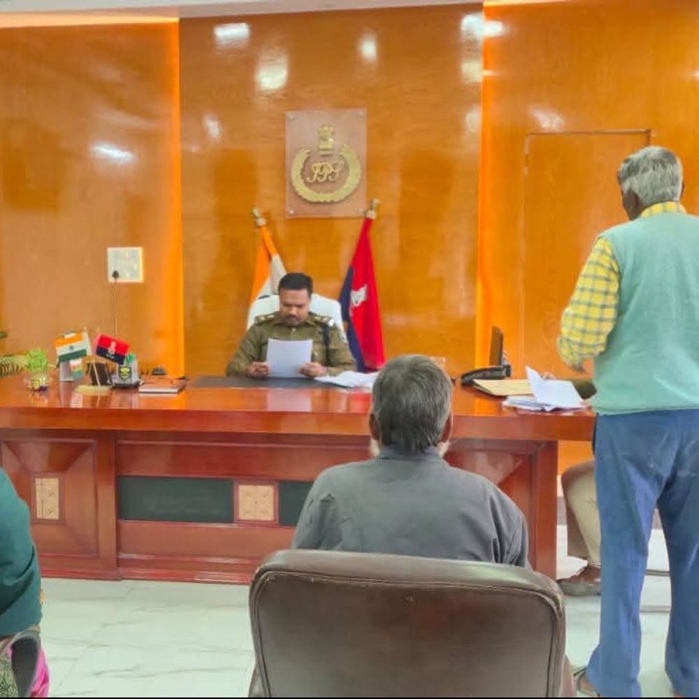 पारिवारिक-भूमि विवाद, घरेलू हिंसा के मामले आए ज्यादा:मधुबनी एसपी ने 50 लोगों की समस्याएं सुनीं; कहा-प्राथमिकता के आधार पर कार्रवाई करें