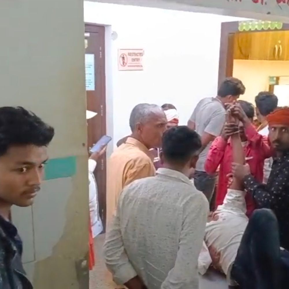 पिपरा में दो बाइकों की आमने-सामने टक्कर:तेज रफ्तार में अनियंत्रित होने से हादसा, एक गंभीर घायल