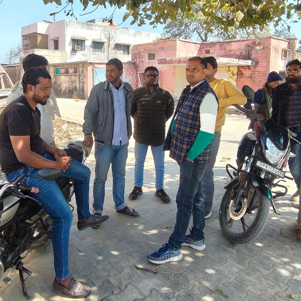 हाथरस में युवक ने फांसी लगाकर की आत्महत्या:टीबी की बीमारी से परेशान था, पुलिस ने शव को पोस्टमार्टम के लिए भेजा