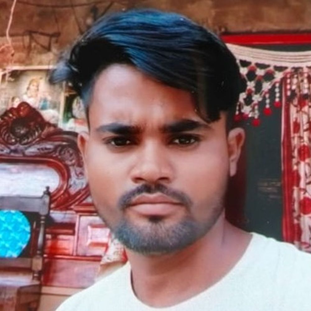 मैनपुरी में लोडर वाहन सामने खड़े ट्रक ने घुसा:हादसे में बिहार के चालक की दर्दनाक मौत, झपकी आने से हुआ हादसा