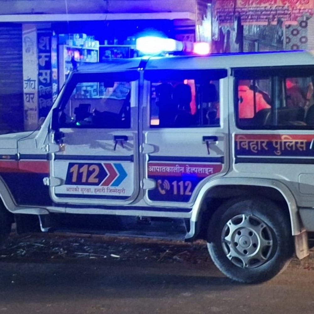 पूर्णिया में हथियार के साथ बदमाश अरेस्ट:देसी कट्टा जब्त, आरोपी की निशानदेही पर तीन बाइक बरामद