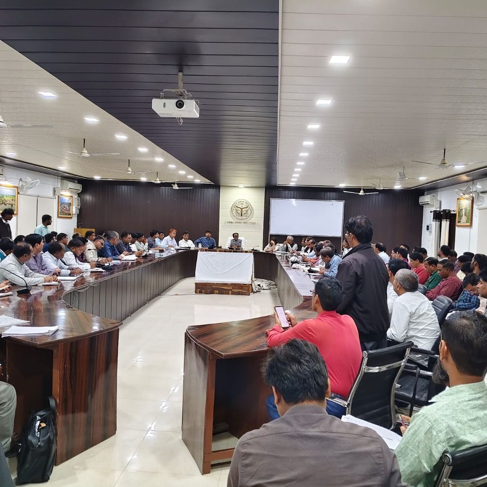 जिलाधिकारी ने फार्मर रजिस्ट्री कार्यों की समीक्षा की:15 मार्च तक लक्ष्य पूरा न होने पर कार्रवाई की चेतावनी