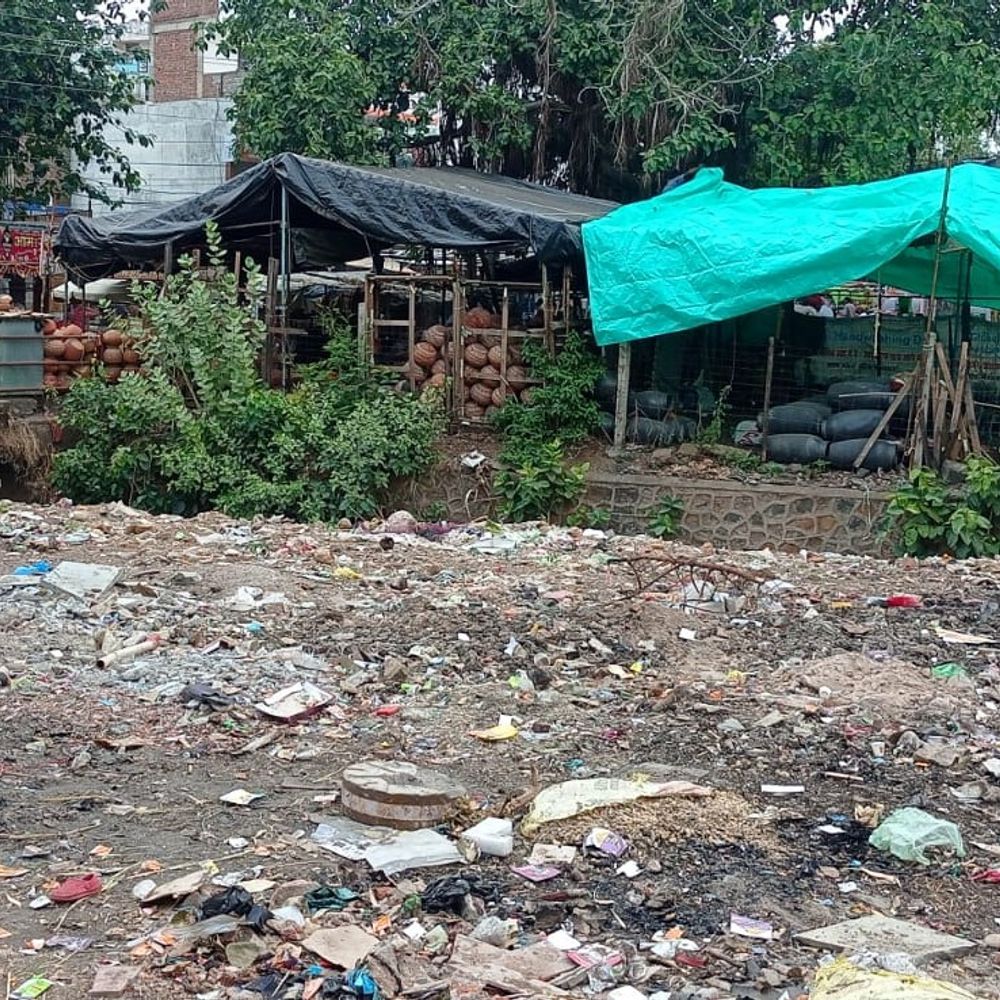 प्रतापगढ़ कलेक्टर ने नाले के पास का पट्टा किया रद्द:अंबिका राजराजेश्वरी मंदिर के भक्तों ने अवैध अतिक्रमण करने की दी थी शिकायत, प्रशासन ने की कार्रवाई