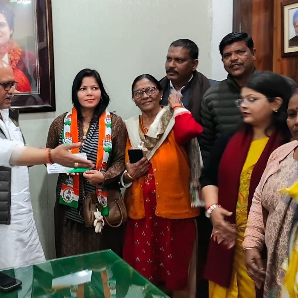 संभल बीजेपी जिला मंत्री मीनाक्षी सागर ने पार्टी छोड़ी:कांग्रेस ज्वाइन कर भाजपा को संविधान विरोधी बताया, लखनऊ में अजय राय ने सदस्यता दिलाई