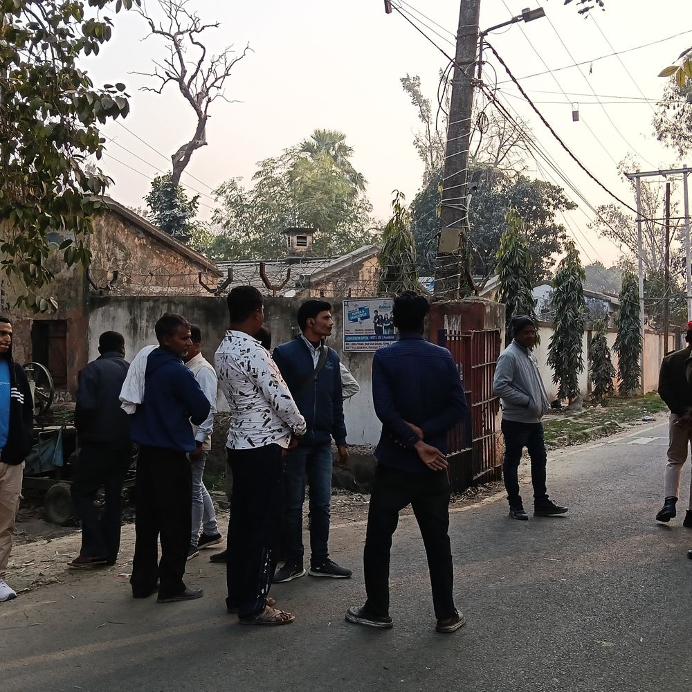 पूर्णिया में 2 अलग जगह मोबाइल की छिनतई:टोटो पर महिला फोन पर बात करते जा रही थी, दूसरी जगह पैदल छात्र को बनाया निशाना