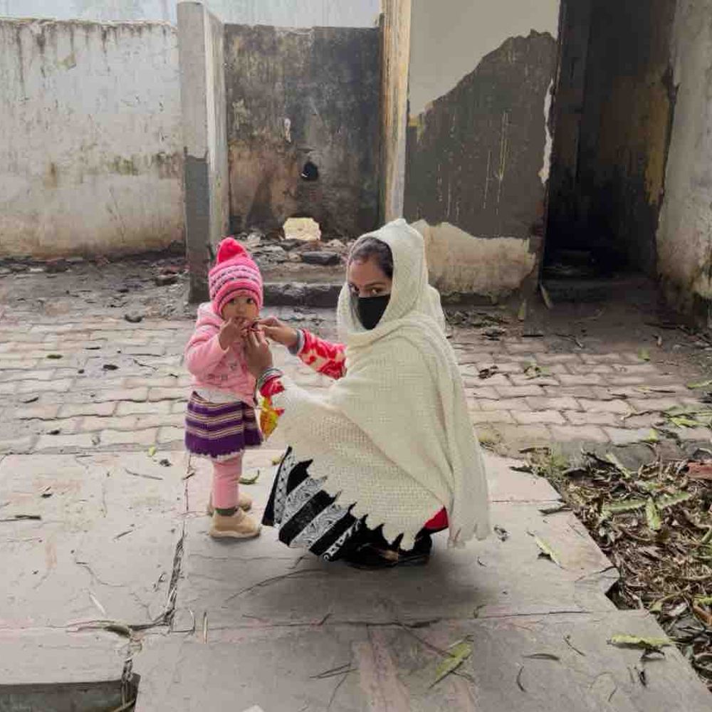 रामपुर के पार्कों में खुले तार, टूटे झूले:सिविल लाइन, अंबेडकर पार्क में हादसे का खतरा, सुरक्षा में लगी जालियां भी गिरीं