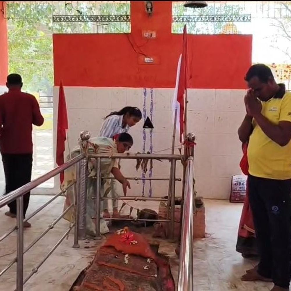 धमतरी में नाव स्वरूप पत्थर की पूजा:माघ पूर्णिमा पर लगता है मेला, राजा-रानी और पुत्र की कहानी से जुड़ी आस्था