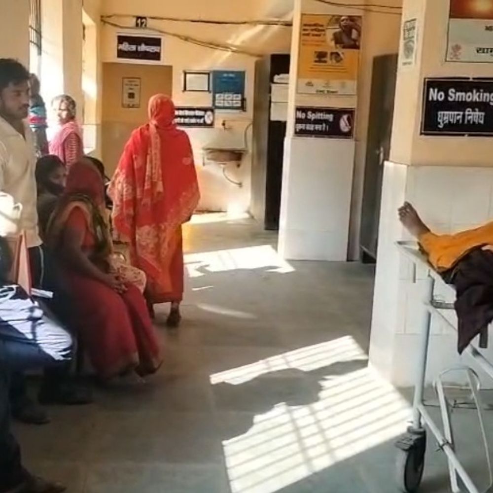 बक्सर में ऑटो पलटने से ड्राइवर की मौत:खाई में गिरा खाली वाहन, अस्पताल में डॉक्टरों ने मृत घोषित किया