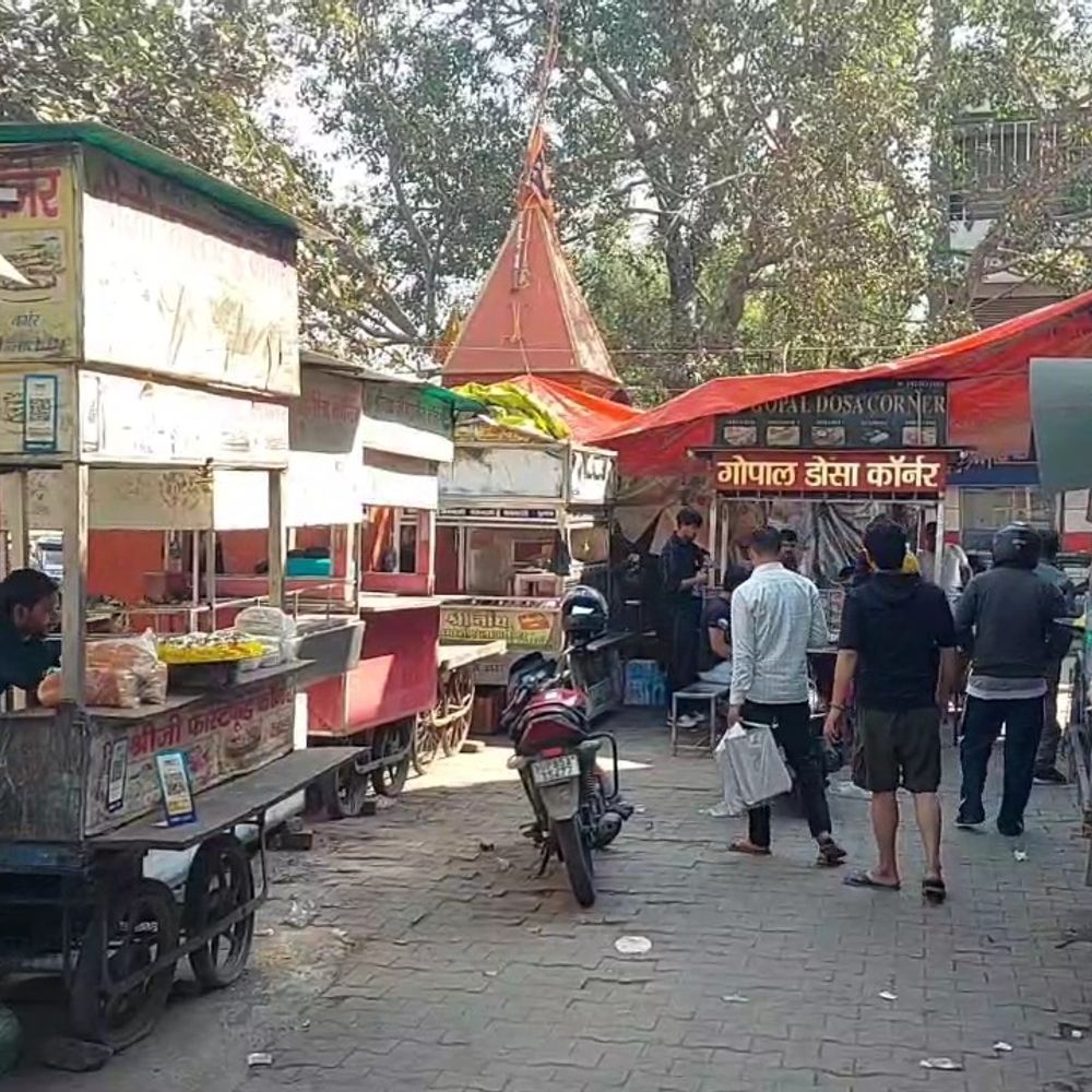 विकास बाजार में फिर अतिक्रमण, राहगीर परेशान:नगर निगम की कार्रवाई के बाद भी हालात जस के तस