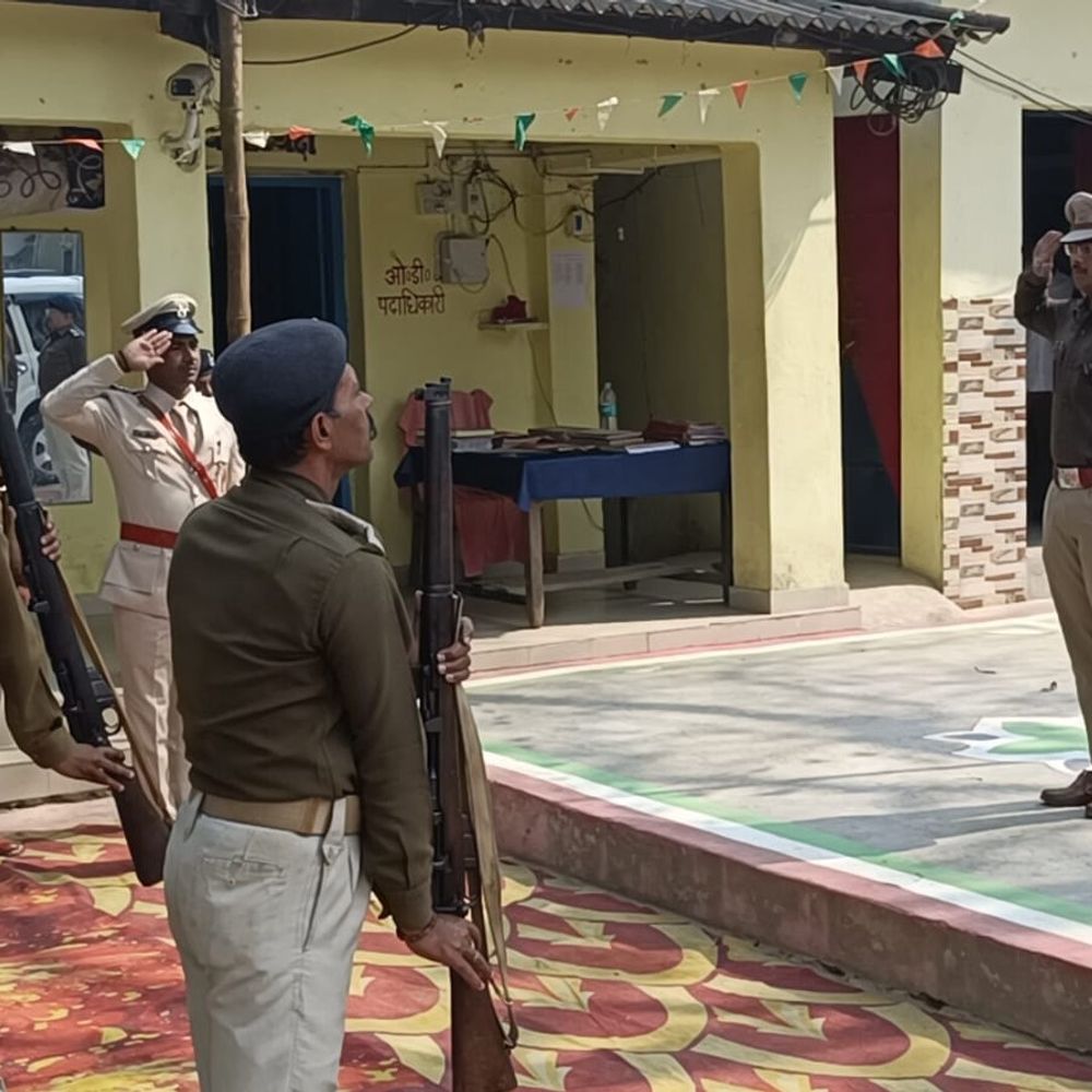 कटिहार में SP का पोठिया थाना निरीक्षण:रिकॉर्ड खंगाले, पुराने केस जल्द निपटाने का आदेश, गश्ती-चेकिंग बढ़ाने के निर्देश