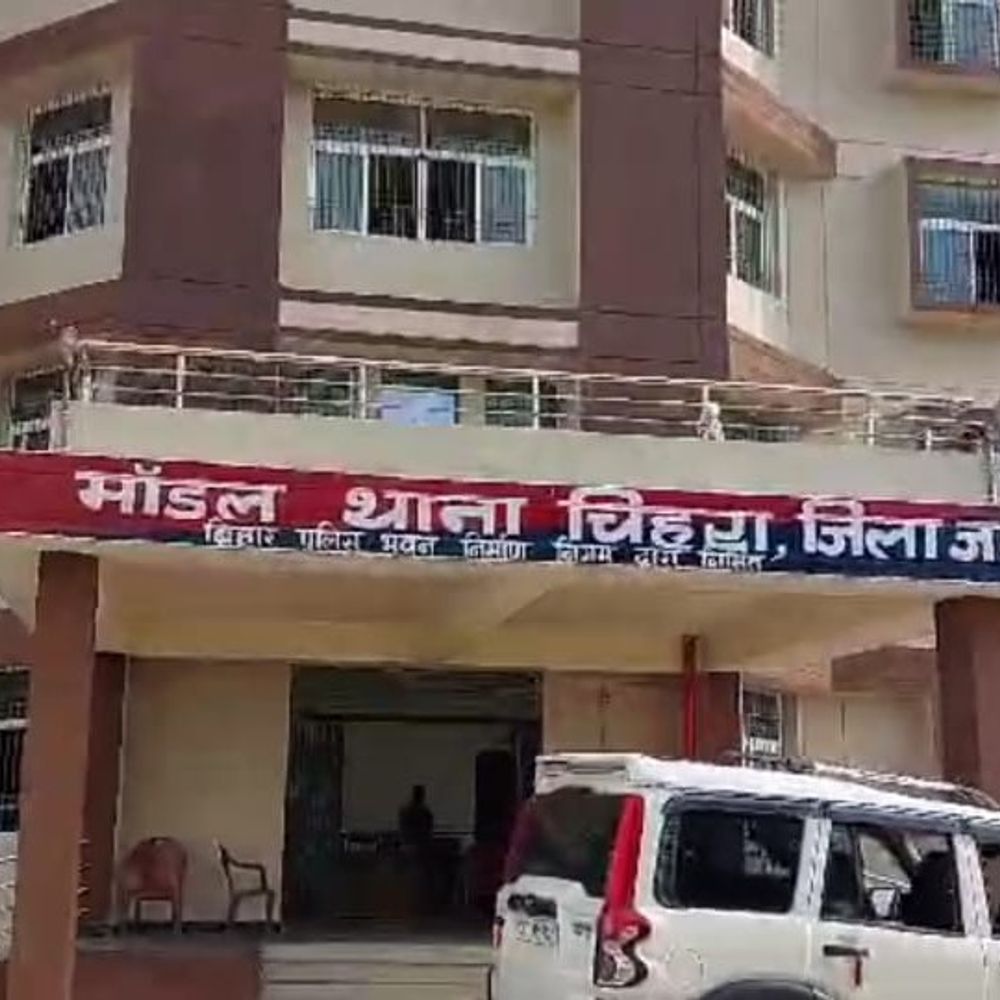 जमुई में पुजारी बनकर बच्ची के अपहरण की कोशिश:बाइक से भाग रहा था आरोपी, ग्रामीणों ने पकड़कर सौंपा पुलिस को, बच्ची सुरक्षित