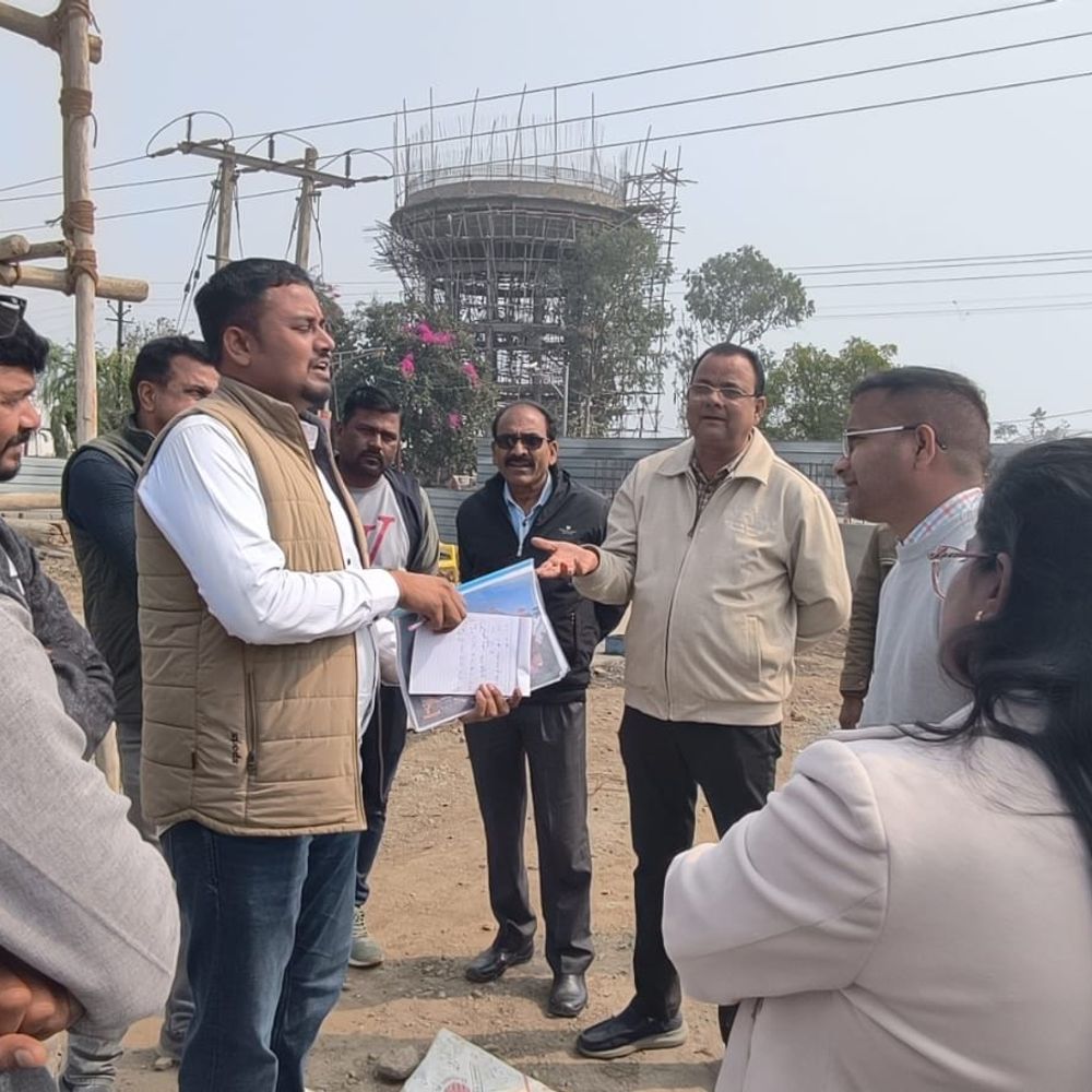 शाजापुर हाईवे द्वार निर्माण में घटिया सामग्री की शिकायत:कलेक्टर ने जांच के लिए तीन सदस्यीय टीम भेजी, नमूने लिए गए