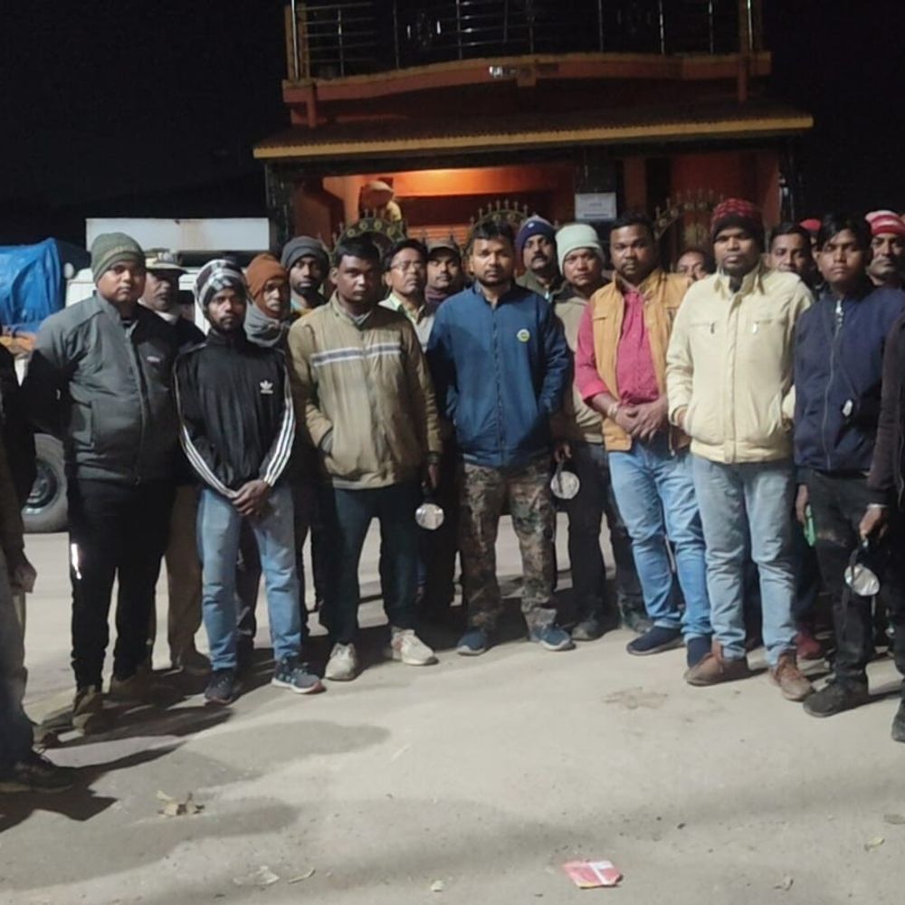 बोकारो में वनकर्मियों पर ग्रामीणों का हमला:पांच घायल, विभाग की गाड़ियों में तोड़फोड़; पकड़े गए दो तस्करों को जबरन छुड़ाया