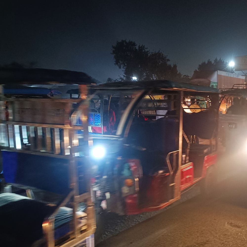 किशनगंज खगड़ा मेला में उमड़ी भीड़:मेला रोड पर 2-3 घंटे जाम, हजारों लोग जुटे, यातायात व्यवस्था चरमराई