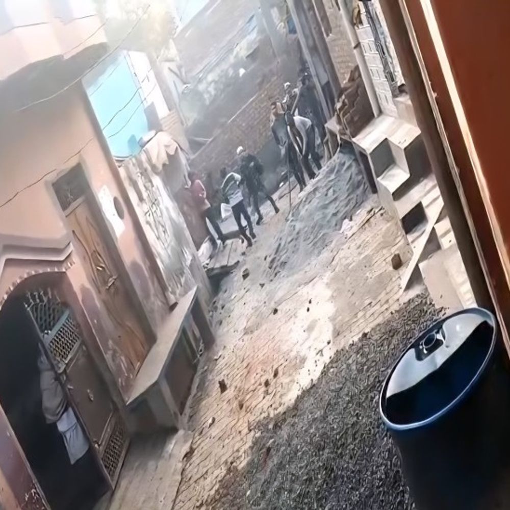 मथुरा में दो पक्षों में झगड़ा:एक दूसरे पर ईंट-पत्थर फेंके, पुलिस के पहुंचने से पहले भागे उपद्रवी