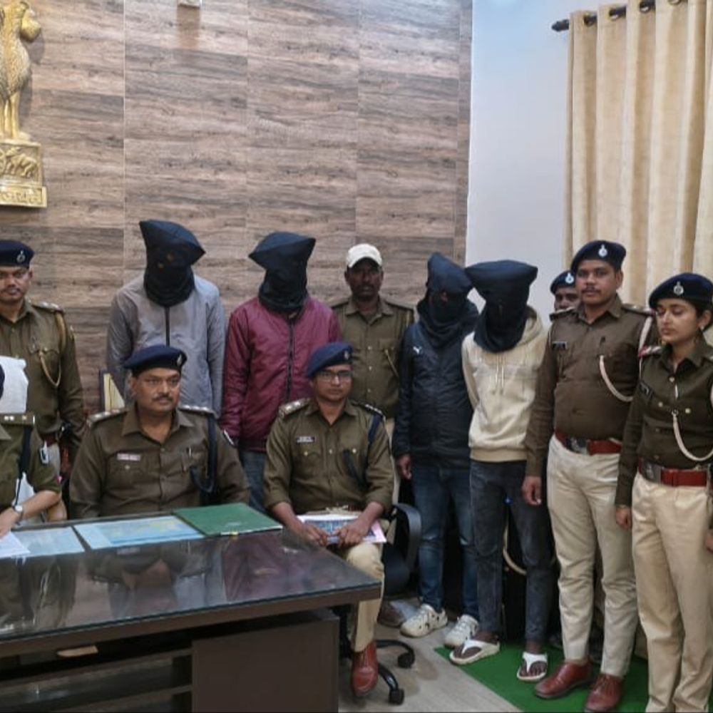 चाय दुकान की आड़ में देह व्यापार का धंधा:पूर्णिया में सरगना समेत 11 गिरफ्तार, कस्टमर से 2000 हजार वसूलता था; 3 नाबालिग का रेस्क्यू