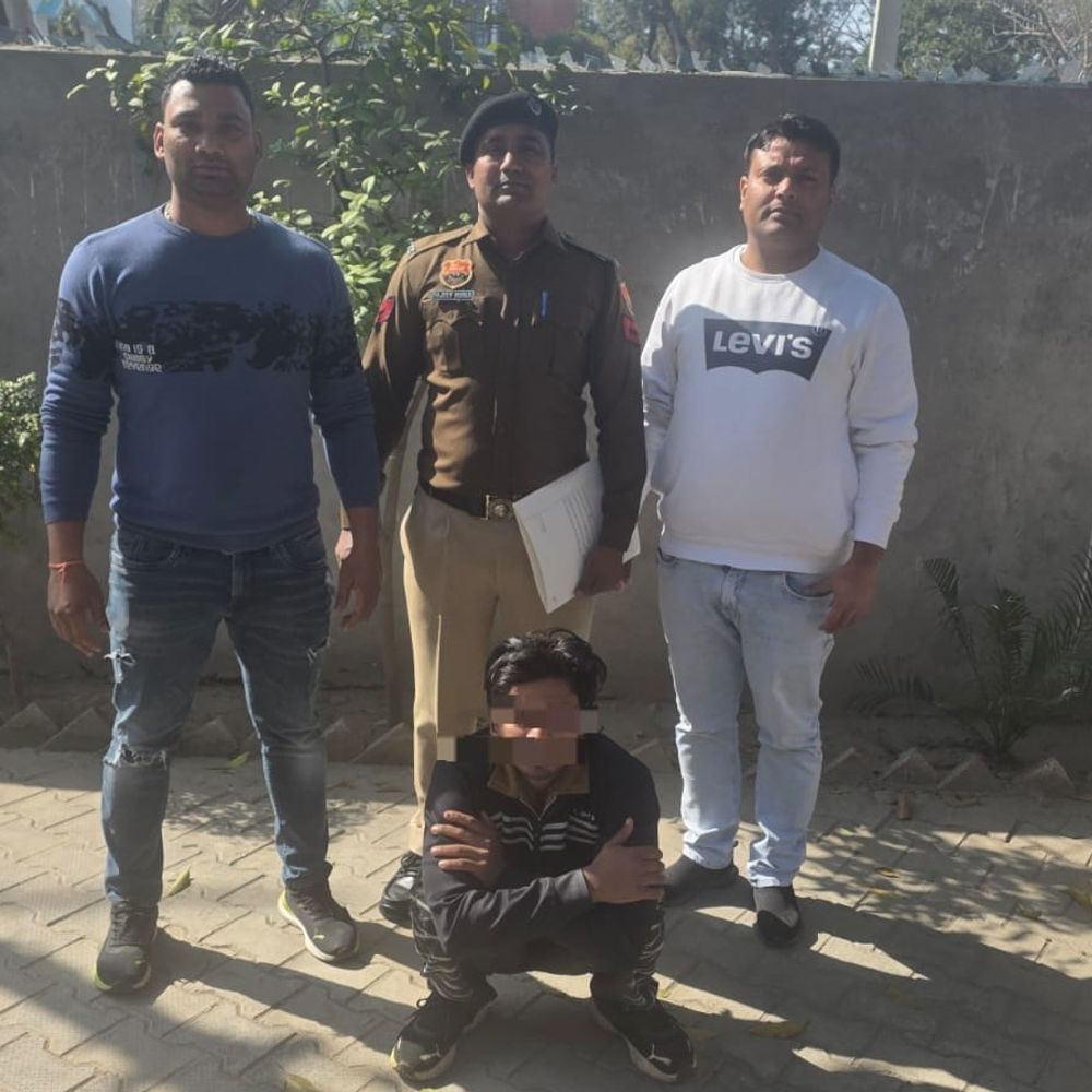 करनाल में अवैध हथियार के साथ दो युवक गिरफ्तार:पुलिस ने 3 देशी पिस्तौल, 4 जिंदा कारतूस और चाकू बरामद किया