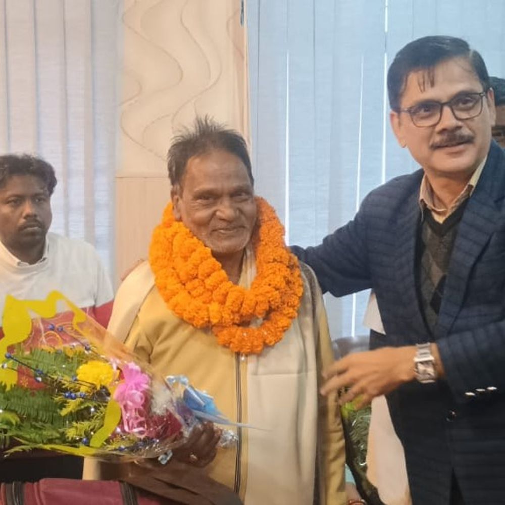 अररिया सदर अस्पताल से दो कर्मचारी रिटायर्ड:सम्मान समारोह में फूल-माला और शॉल भेंट कर विदाई