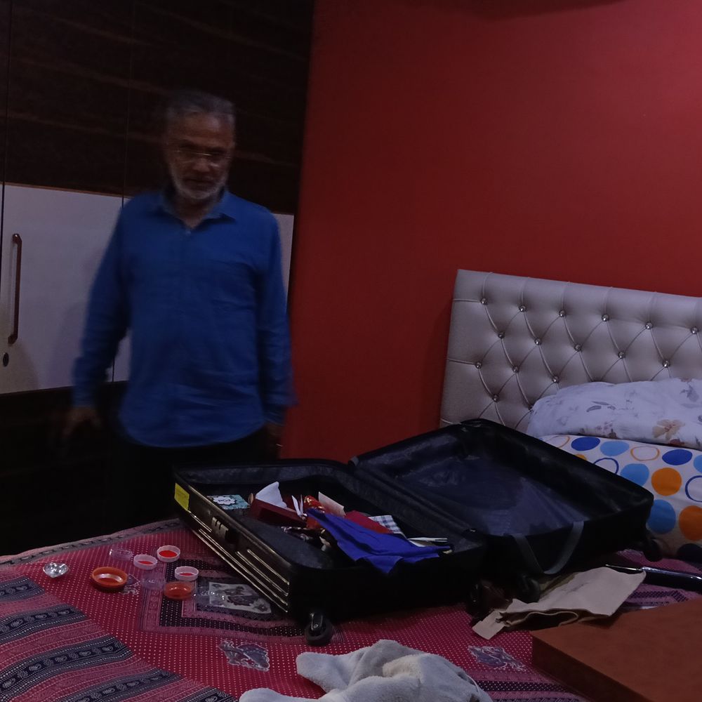 बंद घर से 30 लाख के सामान की चोरी:पूर्णिया से बेटे का दाह संस्कार करने पैतृक गांव गए थे गृहस्वामी, स्टाफ पर चोरी का आरोप