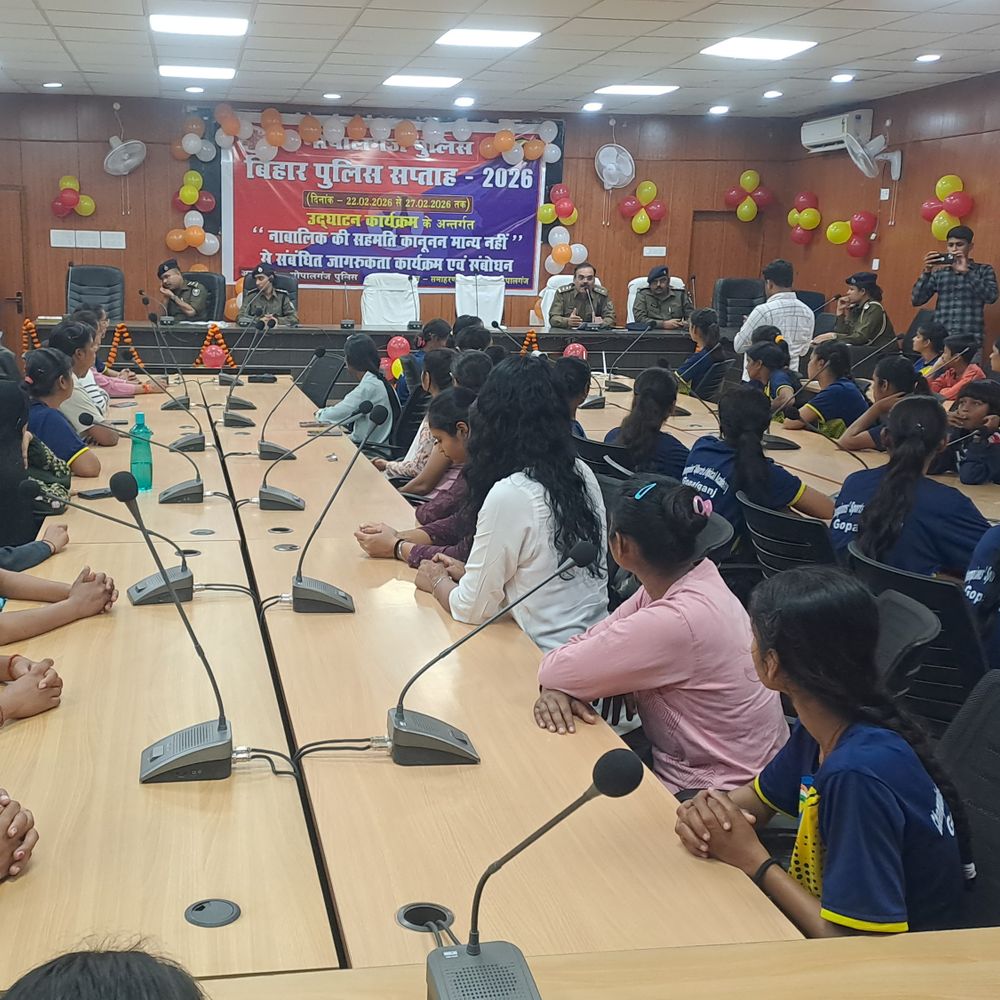 गोपालगंज में पुलिस सप्ताह की शुरुआत:छात्रों को बताया- 18 साल से कम उम्र में ‘सहमति’ मान्य नहीं, साइबर और पोक्सो कानून पर दी जानकारी