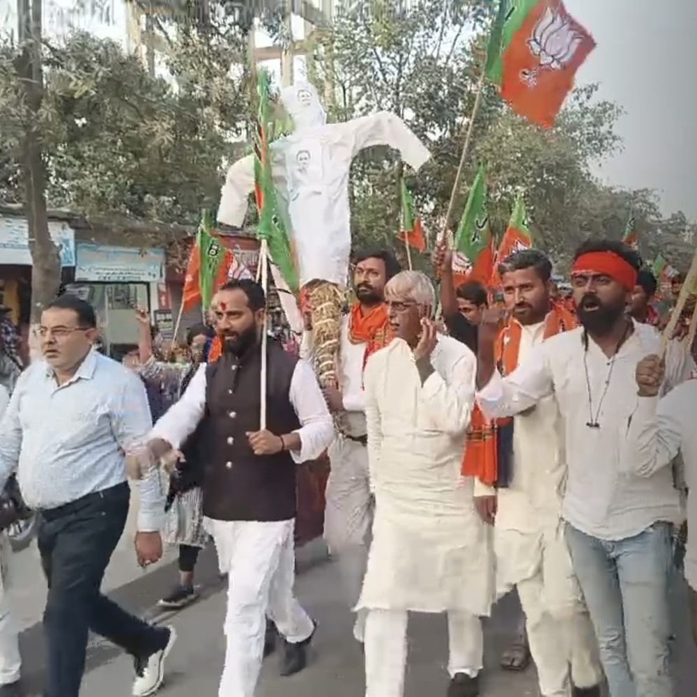 सुपौल में भाजयुमो का राहुल गांधी के खिलाफ प्रदर्शन:गांधी मैदान से महावीर चौक तक मार्च, पुतला दहन, देश की छवि पर बयान को लेकर विरोध