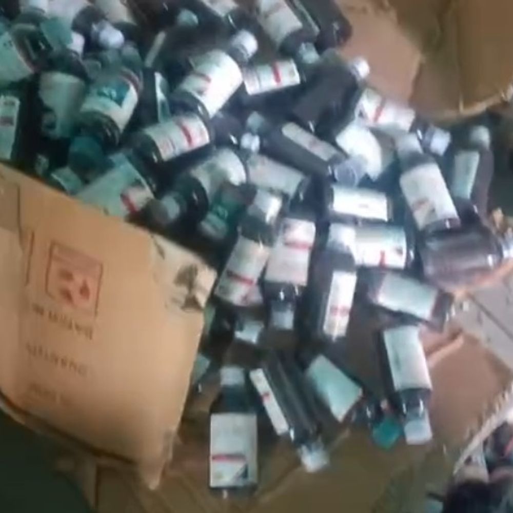 नवादा में नकली दवाओं का बड़ा जखीरा जब्त:हजारों नकली दवाएं और रैपर पकड़े, लोकप्रिय ब्रांड भी शामिल