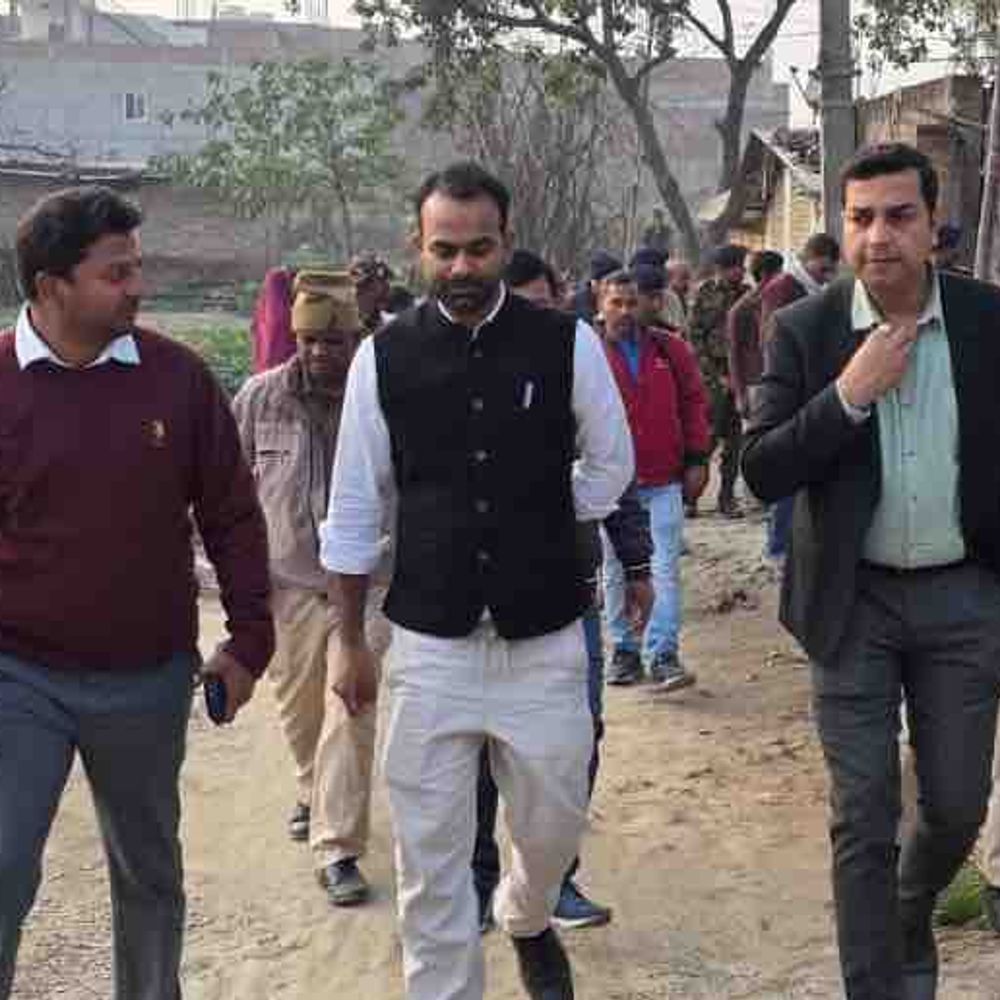 मोतिहारी के बंजरिया पोखर से हटेगा अतिक्रमण:प्रशासन ने निरीक्षण कर कार्रवाई के दिए निर्देश, SDO बोले-अतिक्रमणकारियों के चंगुल से कराया जाएगा मुक्त