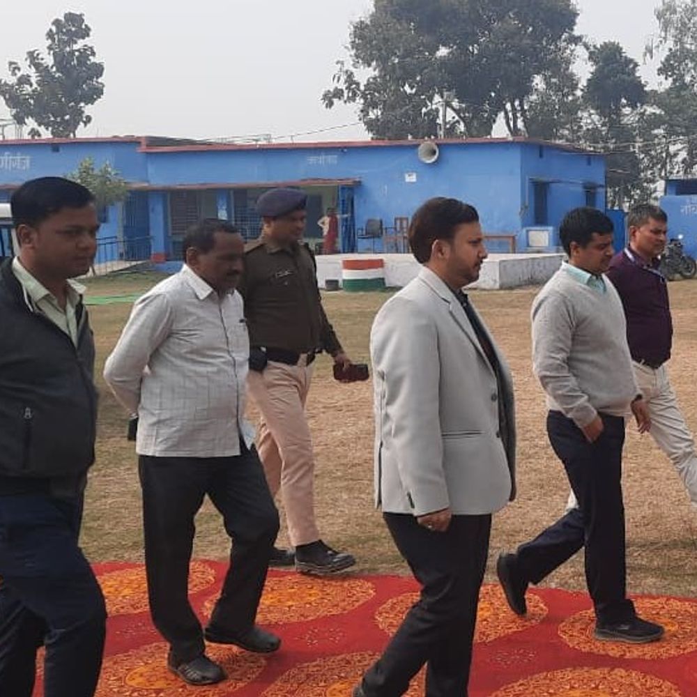 परीक्षा में लापरवाही-अनियमितता बर्दाश्त नहीं-DM:सुपौल में इंटर परीक्षा केंद्रों का किया निरीक्षण,सीसीटीवी से निगरानी के निर्देश