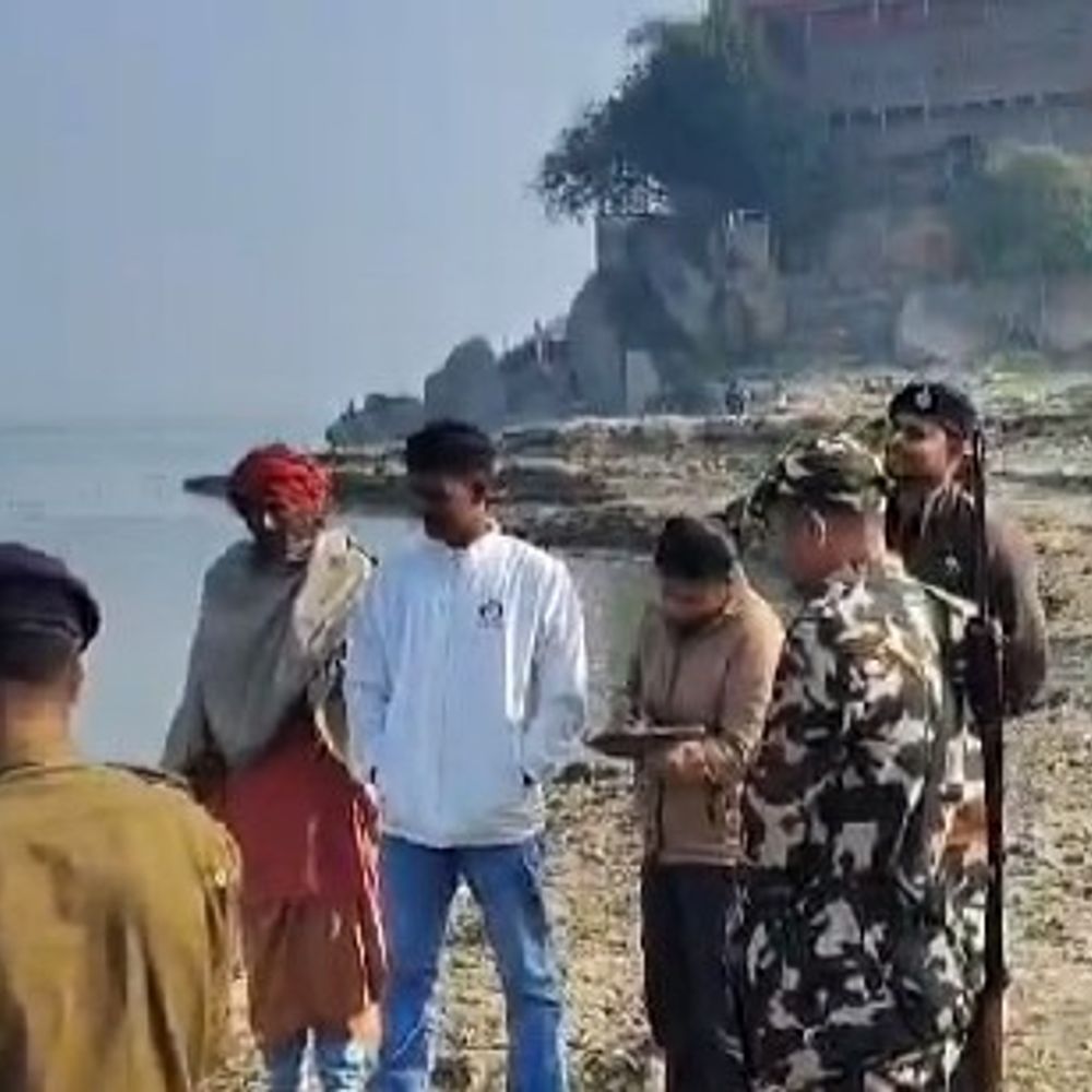 सुल्तानगंज गंगा घाट पर युवती का शव मिला:मृतका की पहचान नहीं हो सकी है; सीसीटीवी फुटेज खंगाल रही पुलिस, सोशल मीडिया पर फोटो जारी