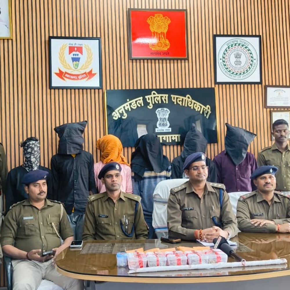 गोड्डा में जेवर चोरी का खुलासा, 6 आरोपी गिरफ्तार:हनवारा थाना क्षेत्र से हुई गिरफ्तारी, लाखों के आभूषण बरामद