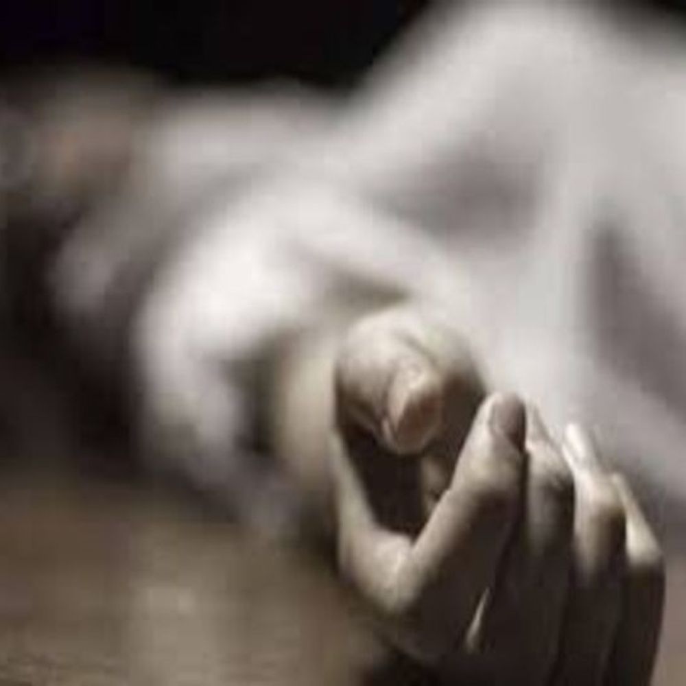 रेलवे ट्रैक पार करते समय युवक की मौत:उन्नाव में ट्रेन की चपेट में आने से हुआ हादसा, परिवार में मचा कोहराम