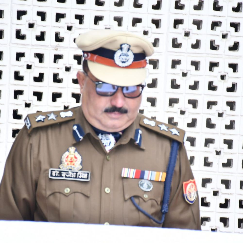 बदायूं में 18 पुलिसकर्मियों का तबादला:आठ दरोगा और चौकी प्रभारी भी बदले गए, रोहित कुमार को दहगवां चौकी भेजा गया