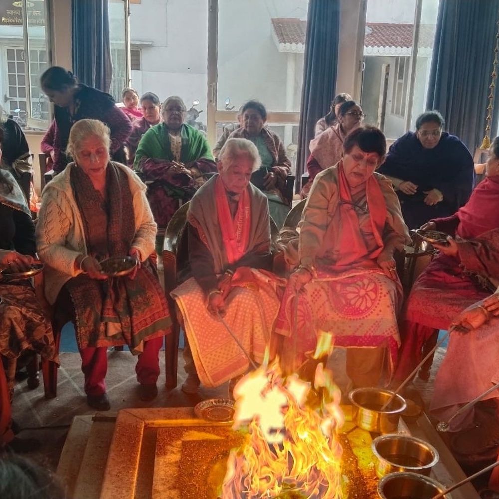 स्त्री आर्य समाज मंदिर में किया दुख निवारक गायत्री यज्ञ