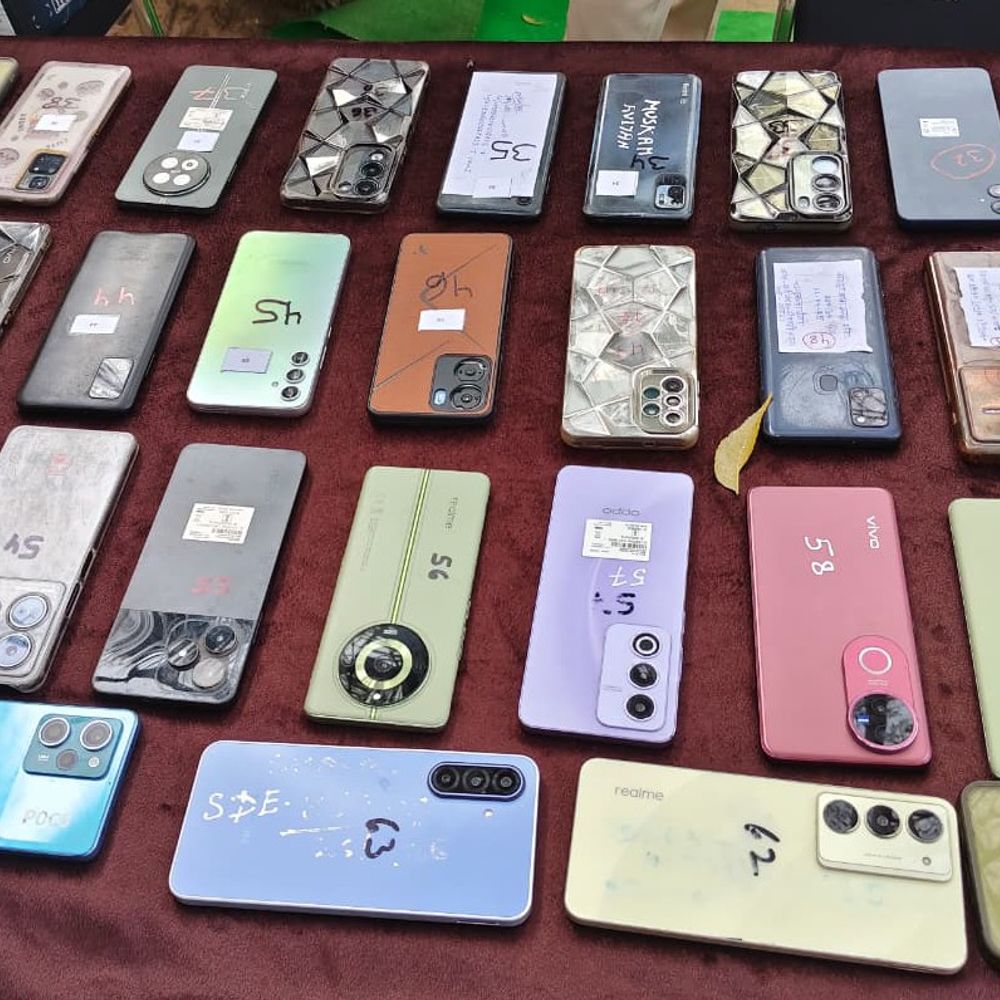 सहरसा पुलिस ने 64 मोबाइल बरामद किए:ऑपरेशन मुस्कान, 14.52 लाख रुपये के फोन मालिकों को सौंपे गए