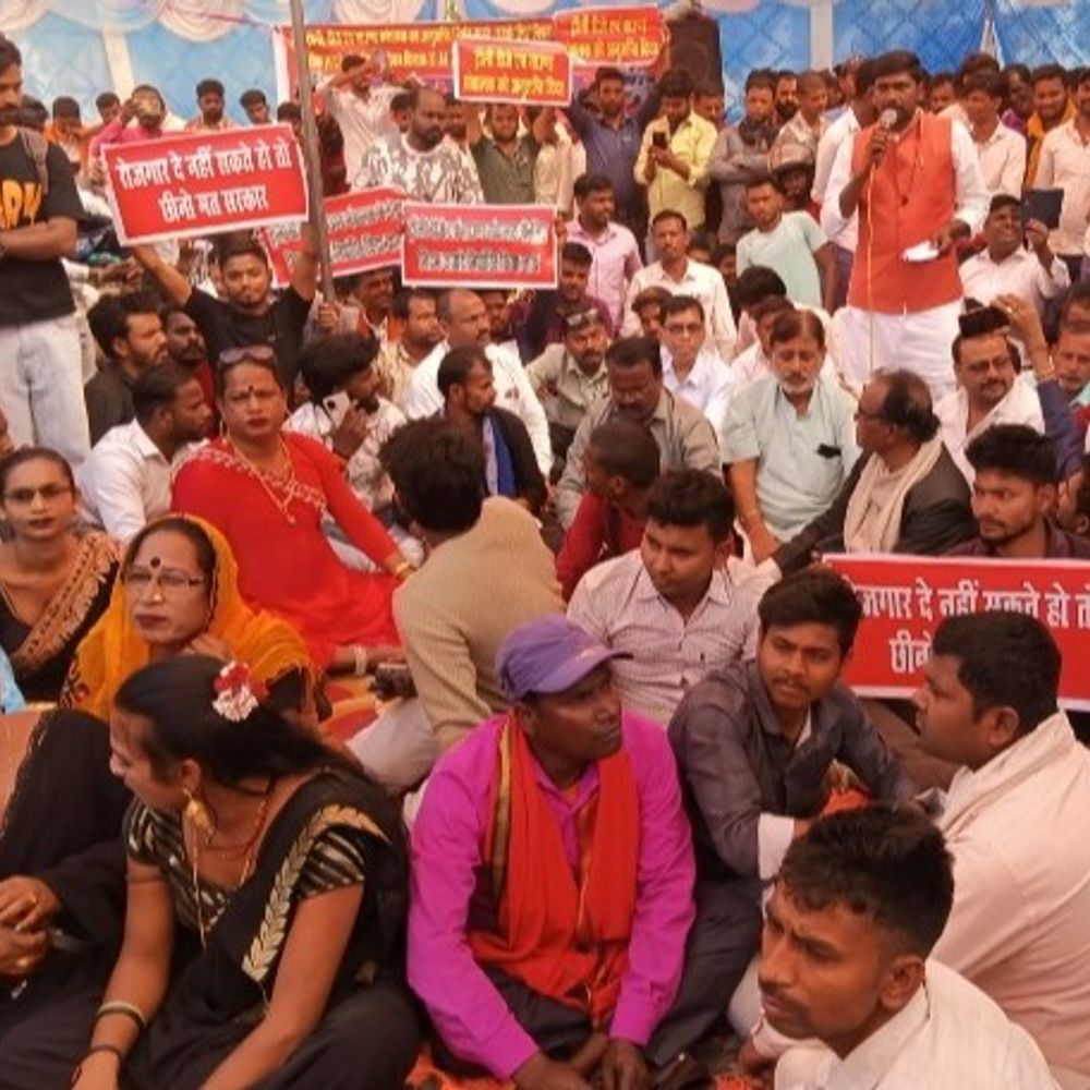 डीजे साउंड पर प्रतिबंध के विरोध में धरना:समस्तीपुर में किन्नर समाज ने भी दिया समर्थन, कहा- सरकार कानून वापस ले