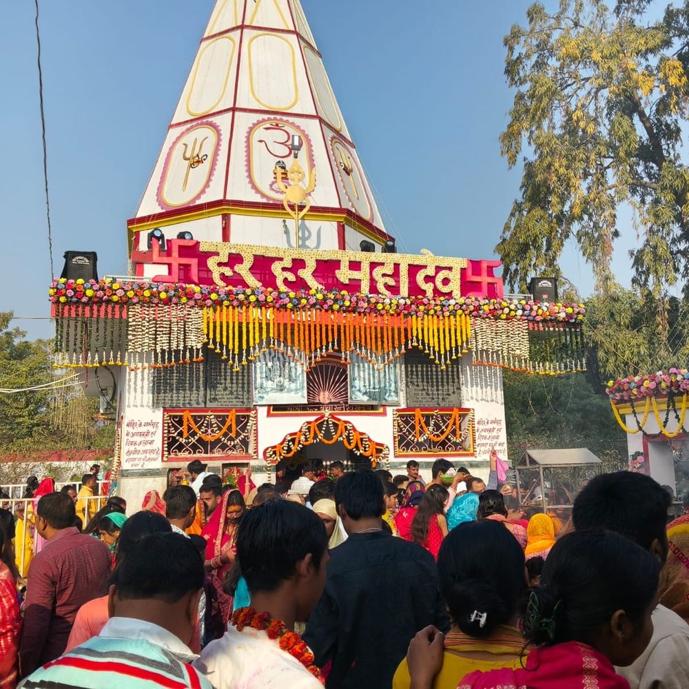 रत्नेश्वर धाम में गूंजा हर-हर महादेव का जयघोष:महाशिवरात्रि पर गोड्डा हुआ शिवमय, दिनभर लगा रहा श्रद्धालुओं का तांता