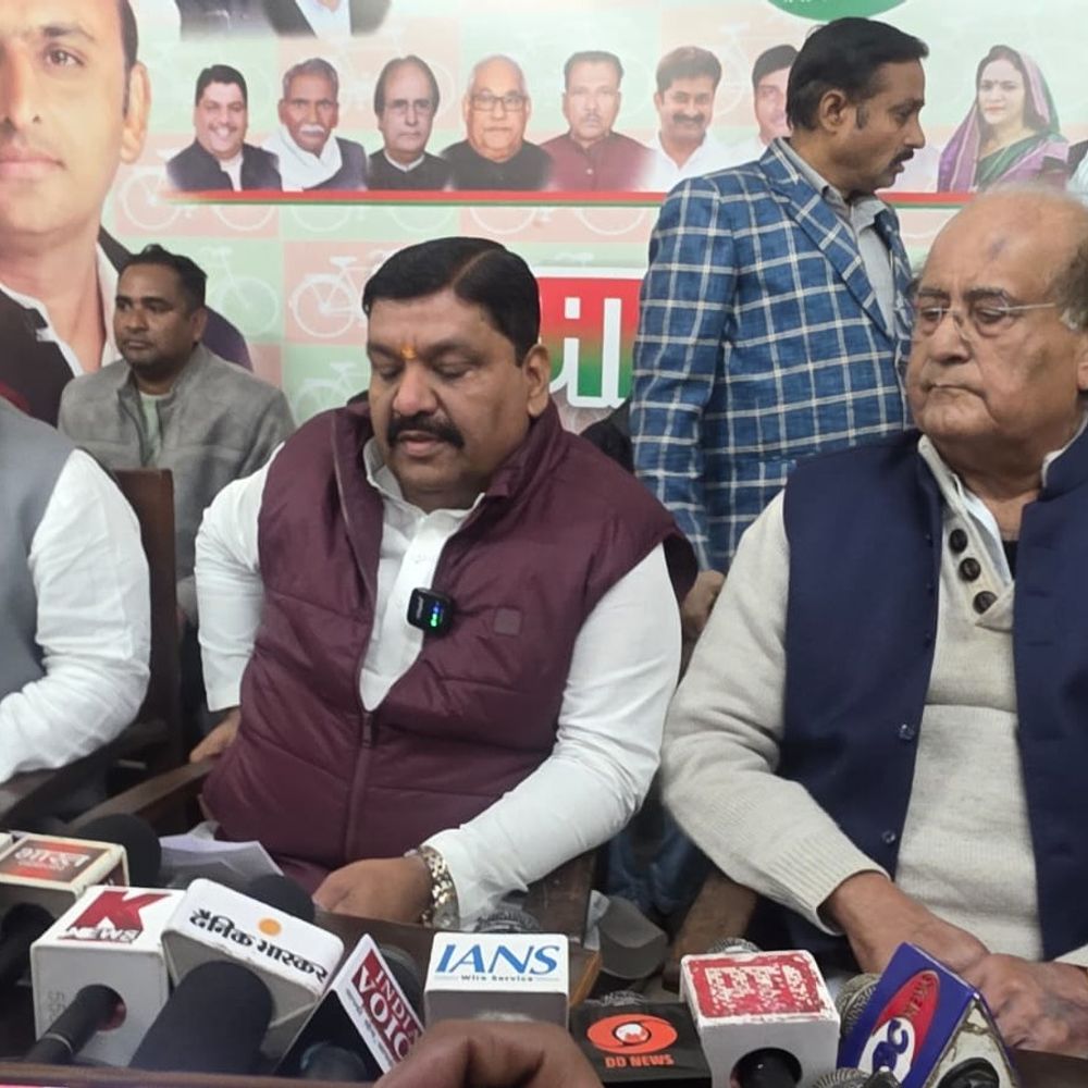 सपा ने BJP पर नाम काटने का आरोप लगाया:पूर्व मंत्री अरविंद सिंह गोप ने जांच की मांग की, कहा-फॉर्म 7 का दुरुपयोग हो रहा