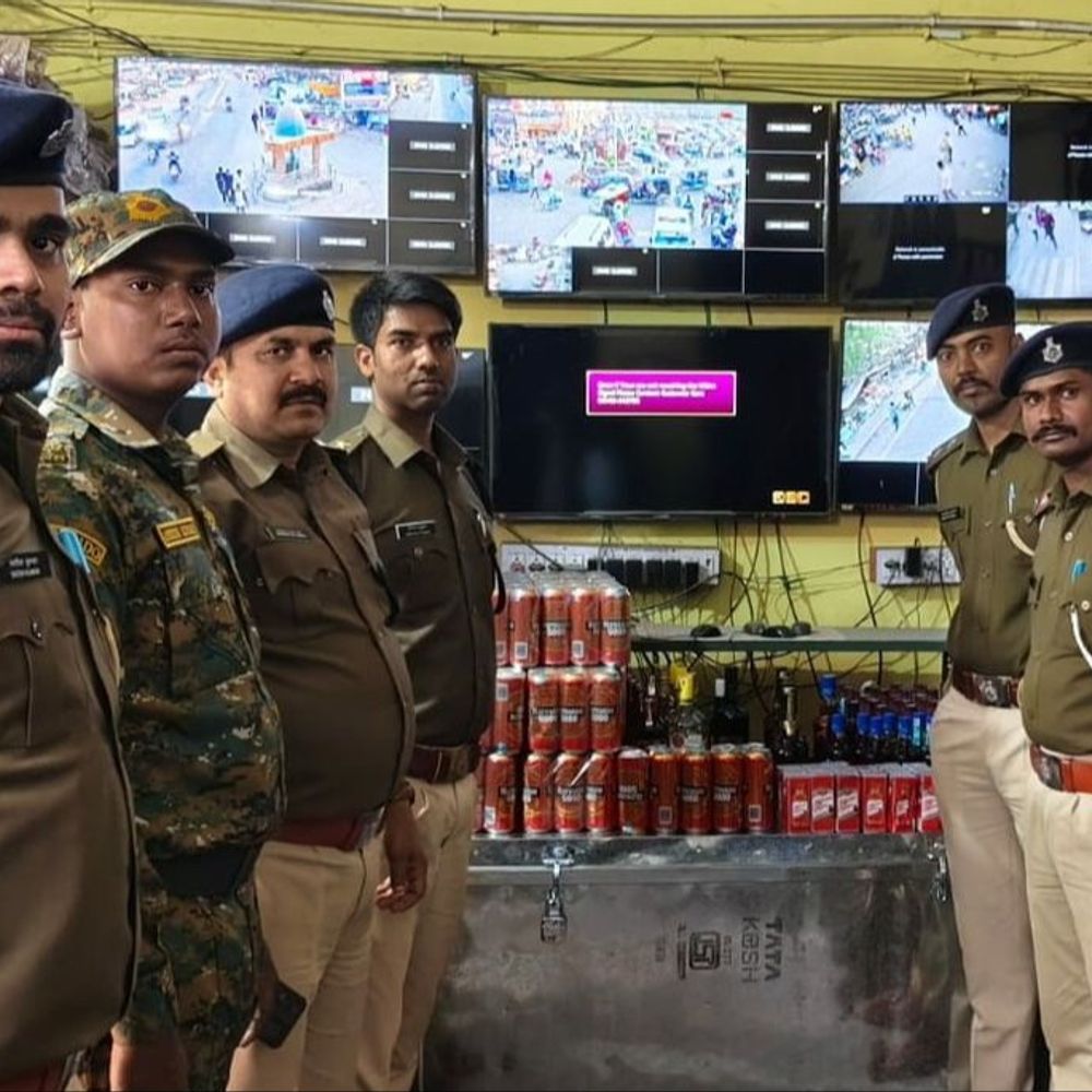 कटिहार में 131 लीटर विदेशी शराब-बीयर मिली:होली से पहले संयुक्त छापेमारी; एक पर फरारी का केस, अभियान जारी