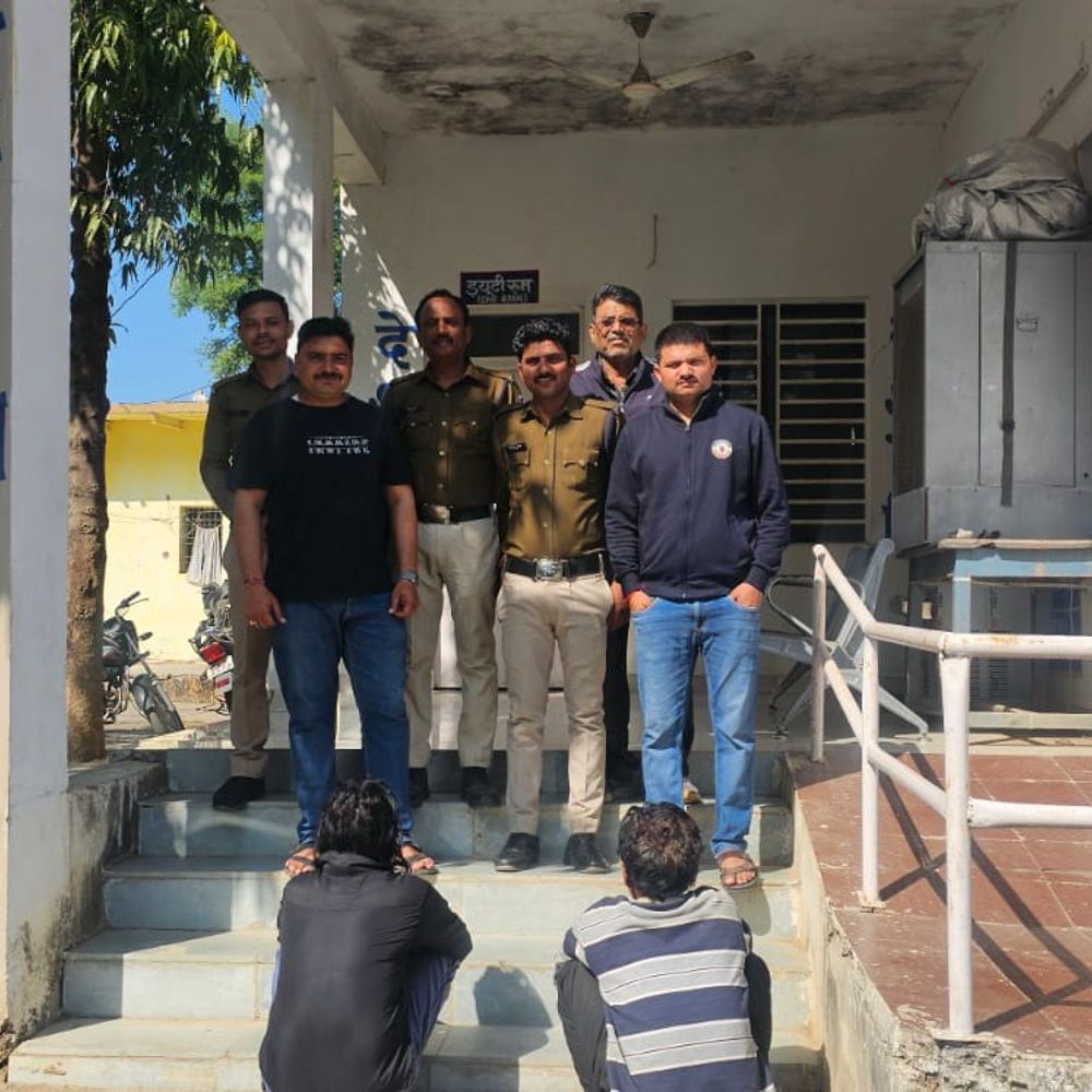 पन्ना में सात फेरे के बाद दुल्हन गहने लेकर भागी:दो बिचौलिए गिरफ्तार, पीड़ित ने शादी करवाने 1 लाख 60 हजार रुपए दिए थे